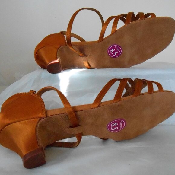 Olora Tan Women's Silk Dancing Shoes Soft Sole 1.8" Heel-Sz 8.5M-Carry Bag-NIB - Picture 8 of 8